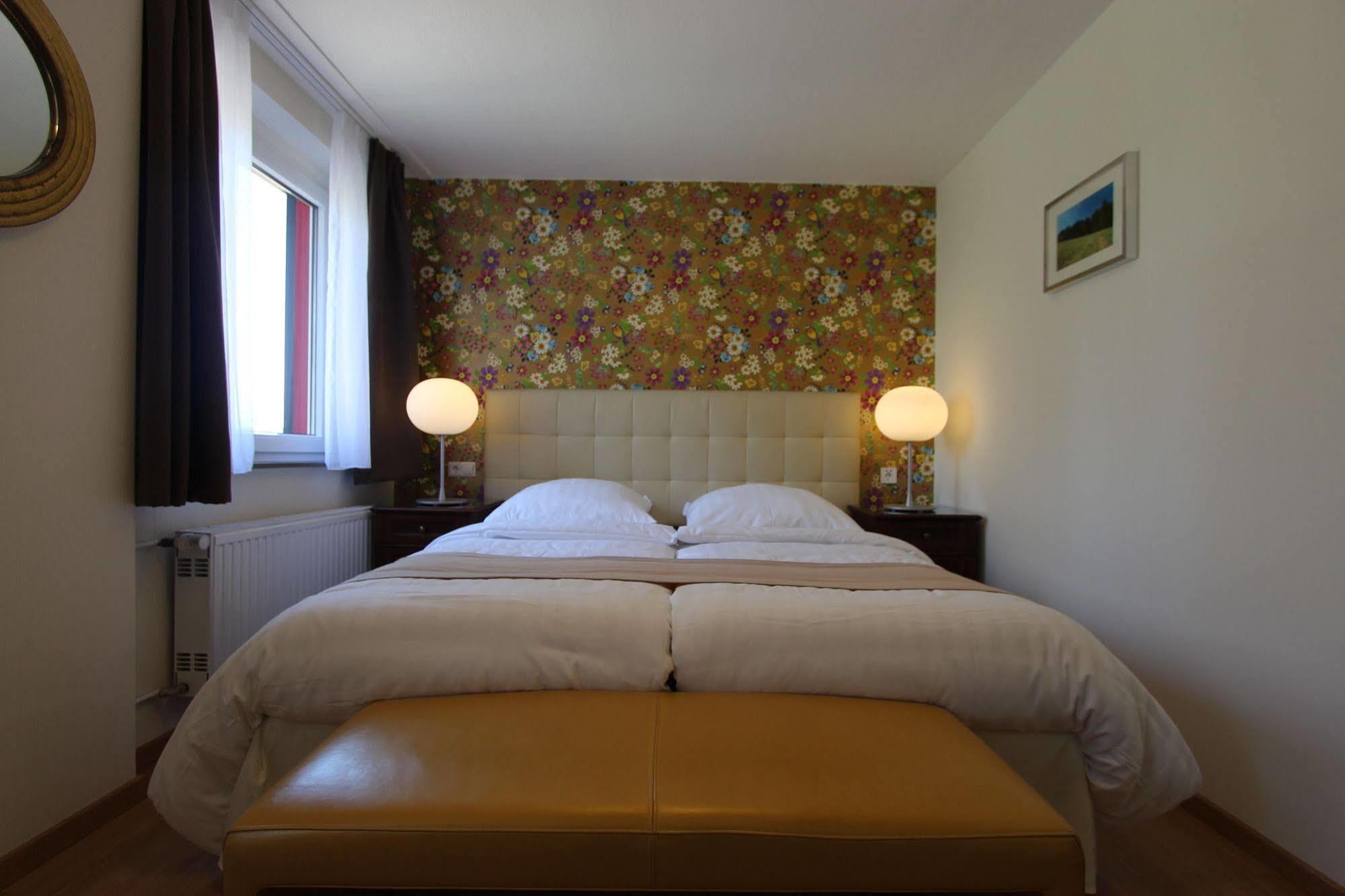 Boutique Hotel Restaurant Hollerather Hof Hellenthal Eksteriør billede